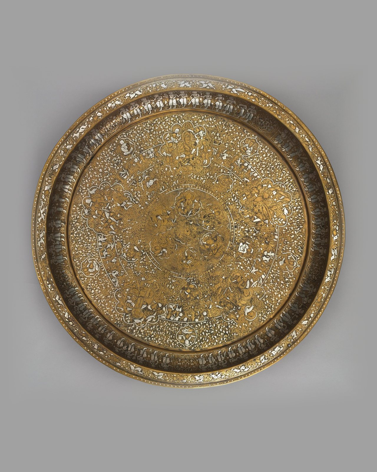Large chased brass tray — photo 2