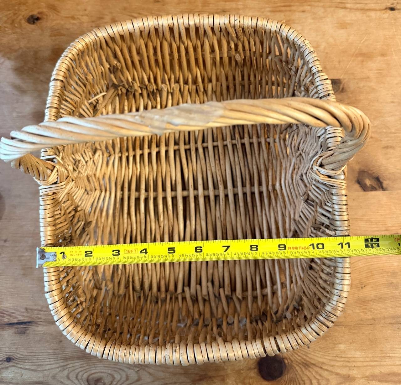 Willow Gathering Basket with Twisted Handle — Farmhouse Garden Basket — photo 2