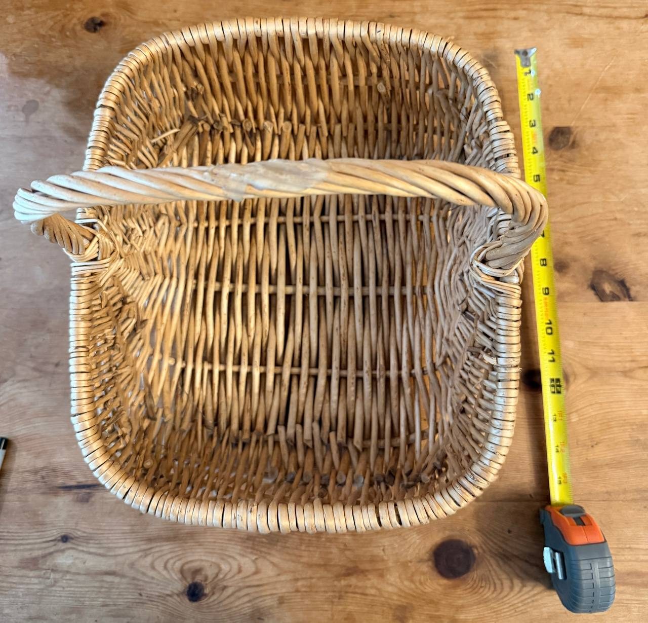 Willow Gathering Basket with Twisted Handle — Farmhouse Garden Basket — photo 3