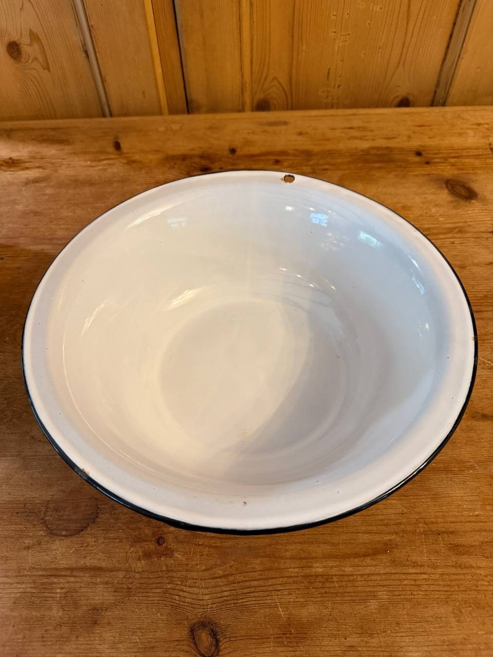 Vintage White Enamelware Wash Basin with Black Rim — 12" — photo 2