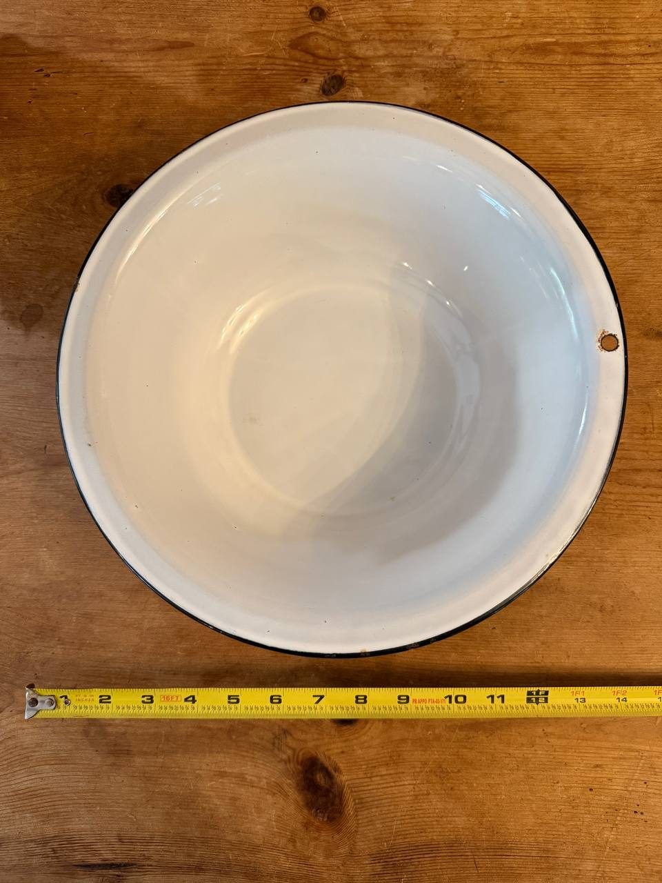 Vintage White Enamelware Wash Basin with Black Rim — 12" — photo 4