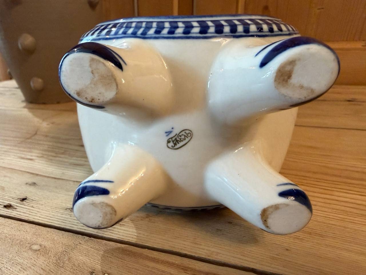 Gzhel Hand-Painted Cobalt Porcelain Footed Ewer — Russian Pilgrim-Flask Pitcher, 9 1/2" (Lid Missing) — photo 3