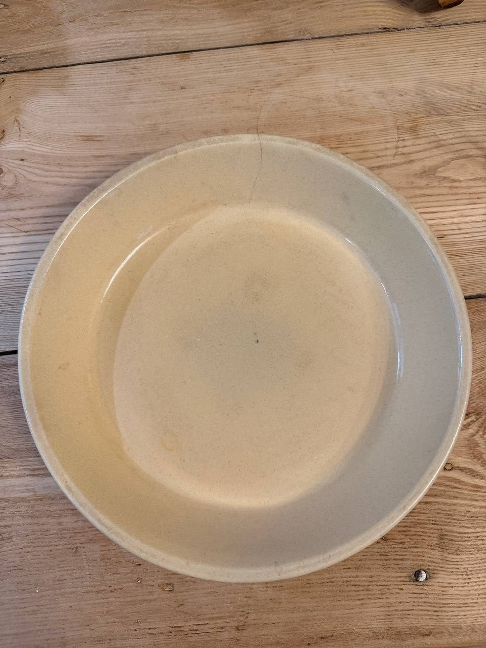 Robinson-Ransbottom Yellowware Pie Plate — Roseville, Ohio, 9 3/4" (Hairline) — photo 3