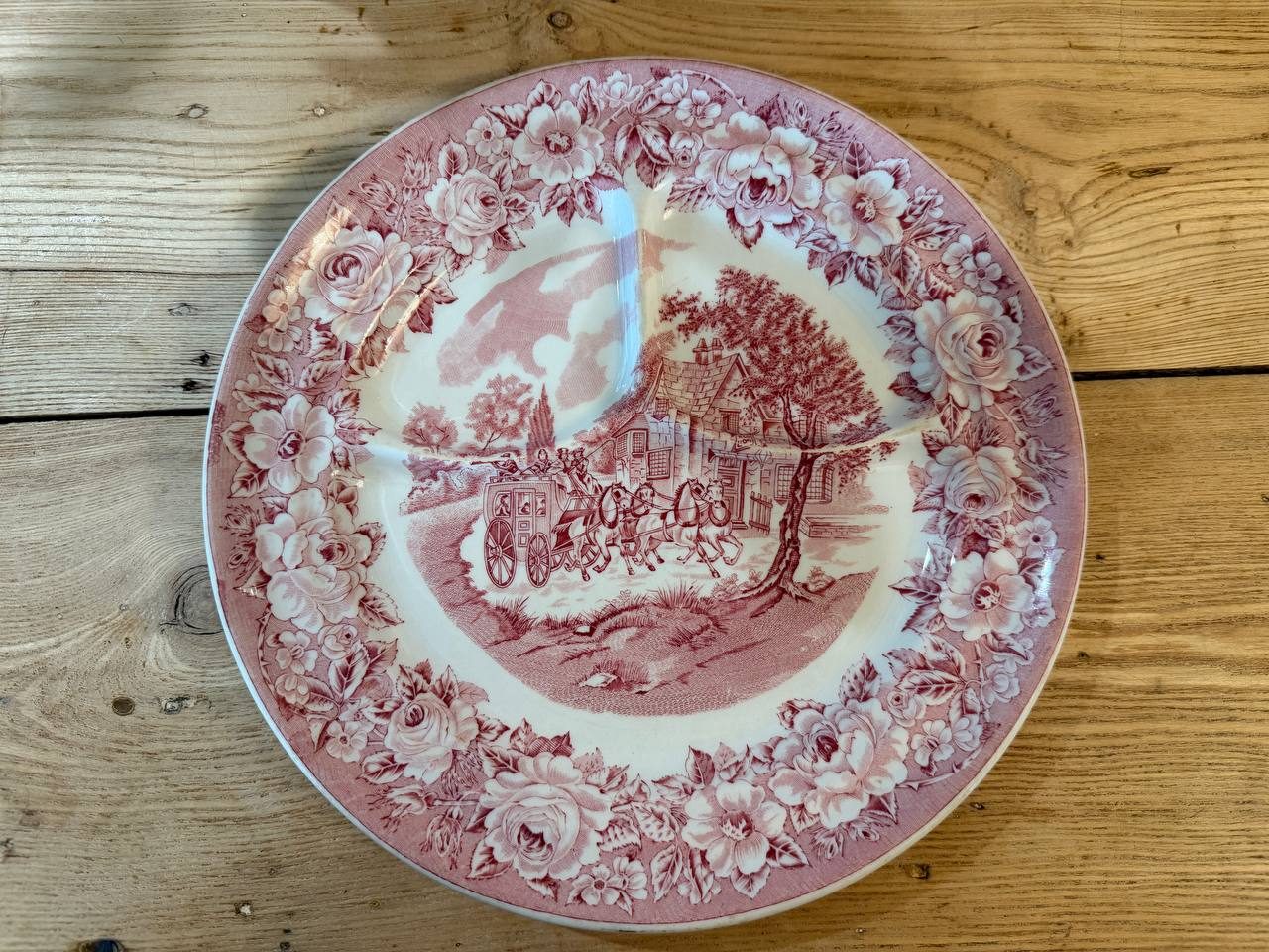 Shenango China Roselyn Castle Grill Plate 10in Red Transferware Stagecoach Diner — photo 2