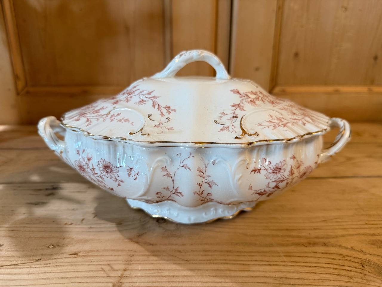 Burgess & Leigh Daisy Covered Vegetable Tureen 12in Red Transferware c.1890s — photo 2