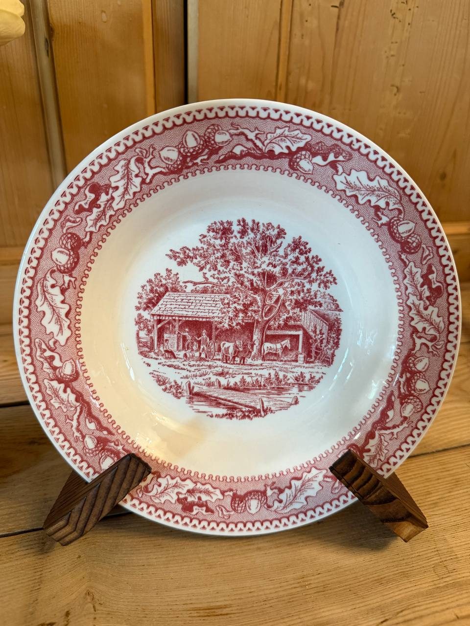 Royal China Memory Lane Red Transferware Rimmed Bowl 8.5in Farm Scene Acorn 1965 — photo 2